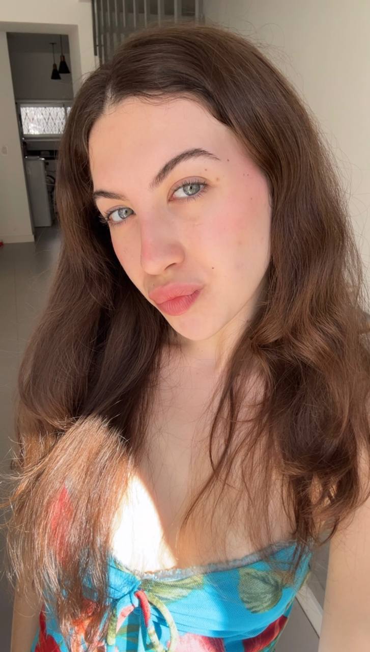 Nude girl Amber in Shiraz