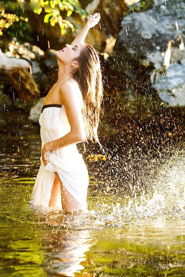 Marie Avgeropoulos in Shiraz