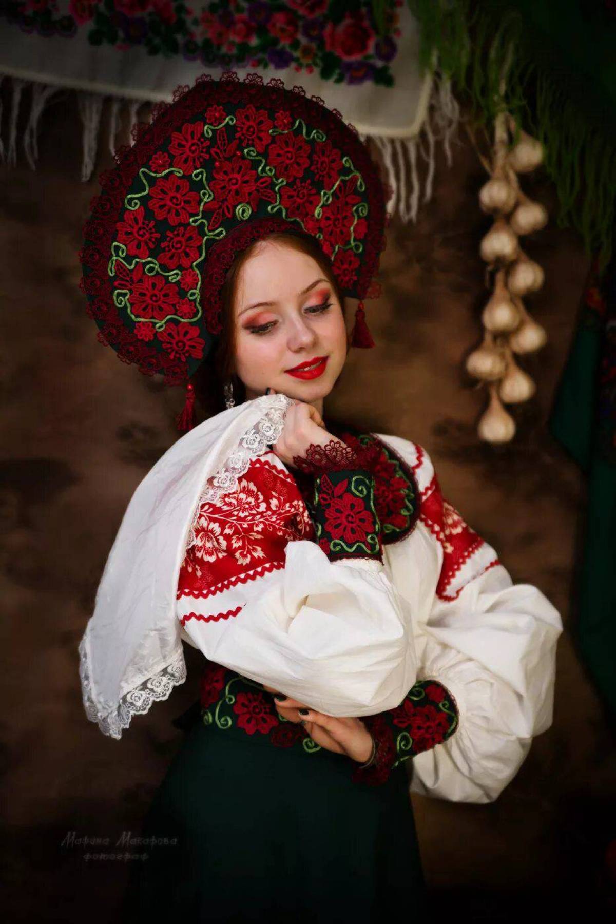 Take a pause and enjoy Women in Slavic costumes — streaming from Shiraz