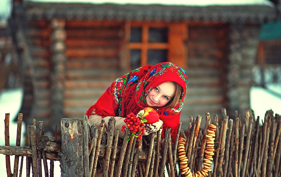 Sexy girl Women in Slavic costumes in Shiraz