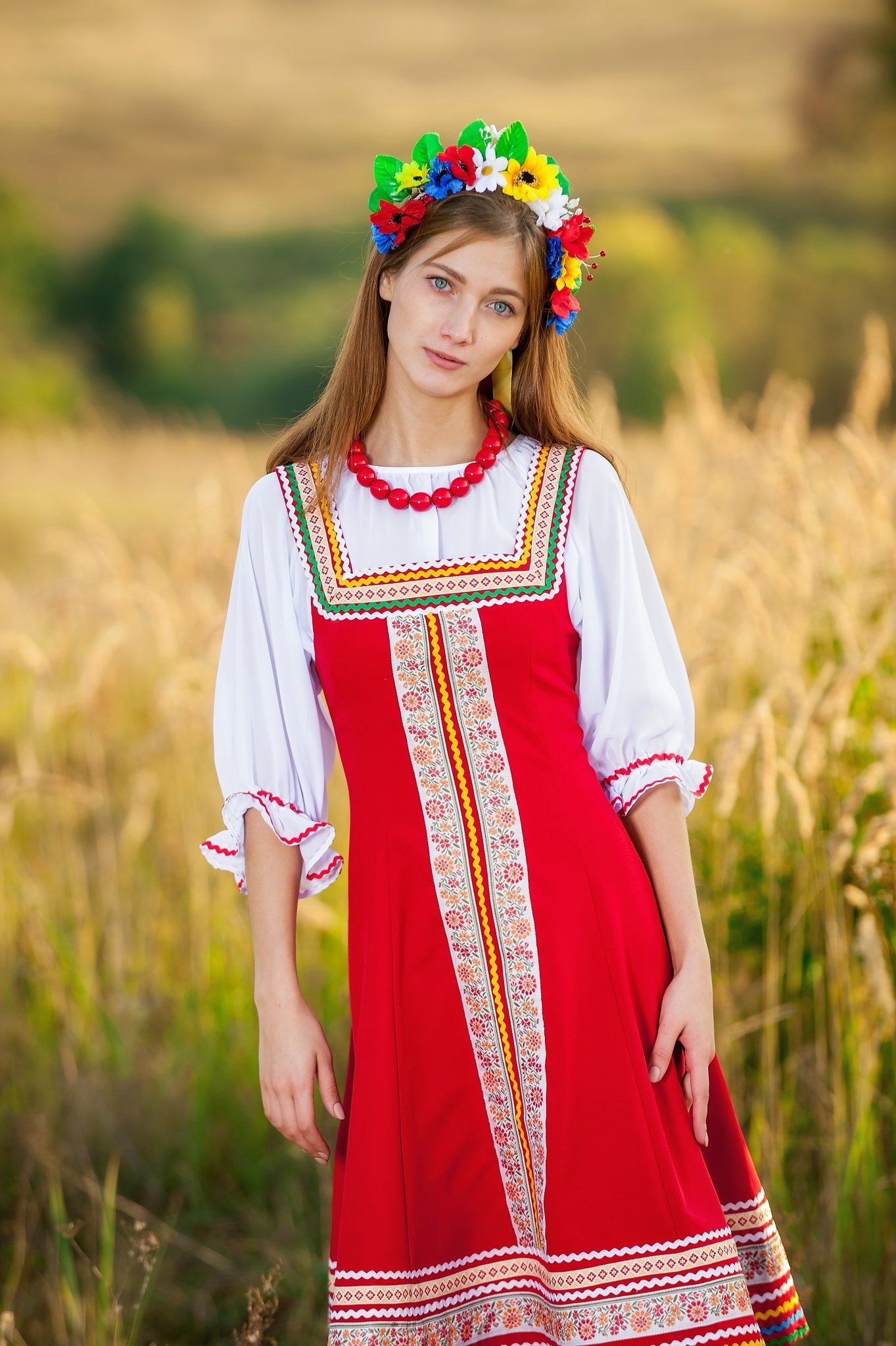 Women in Slavic costumes in Shiraz — step in, relax, and chat live