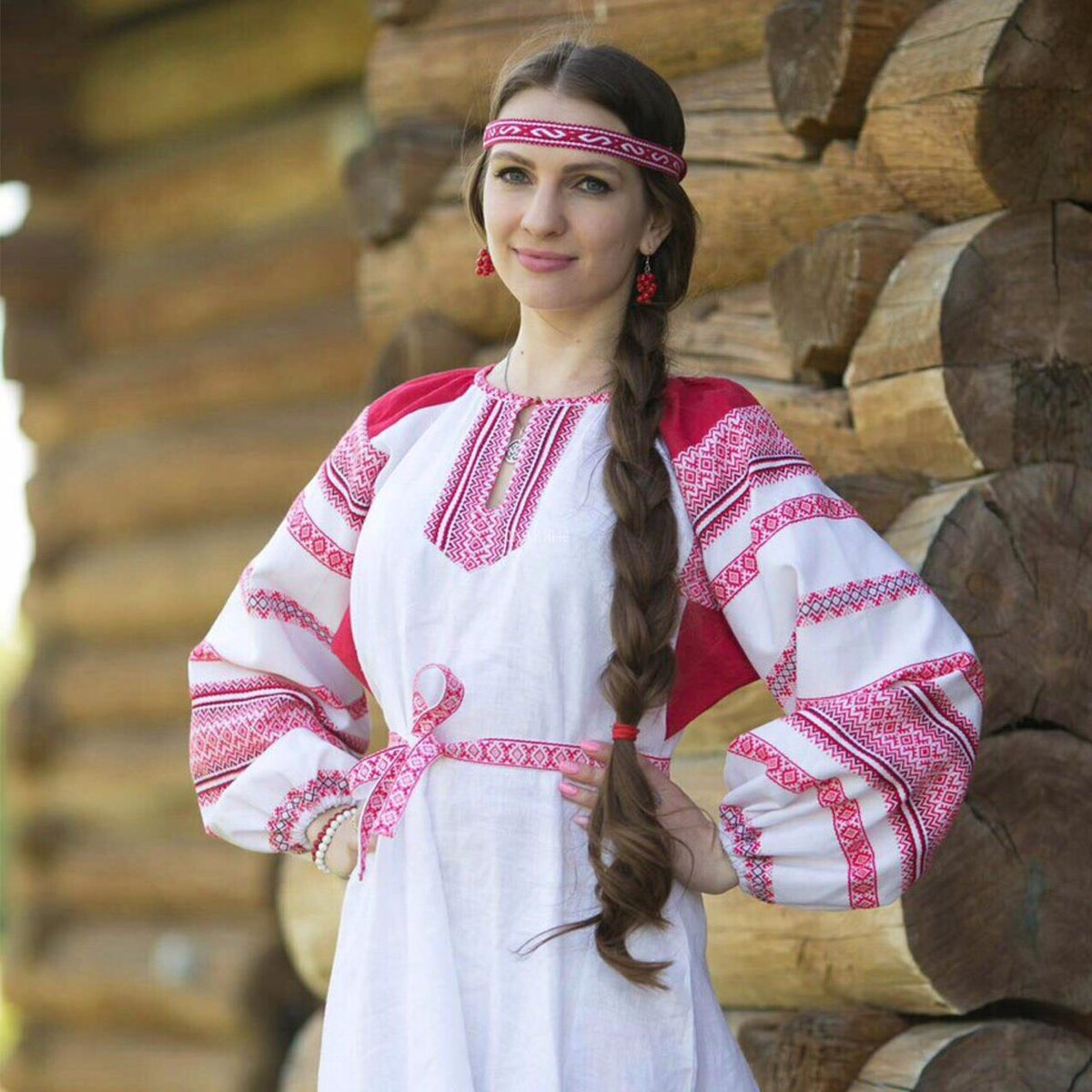Girls in Slavic costumes in Shiraz