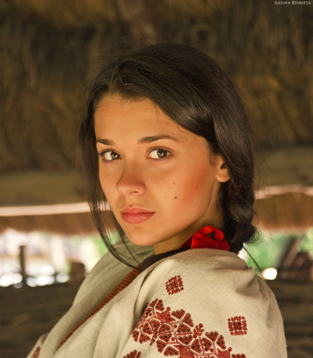 Girls in Slavic costumes in Shiraz