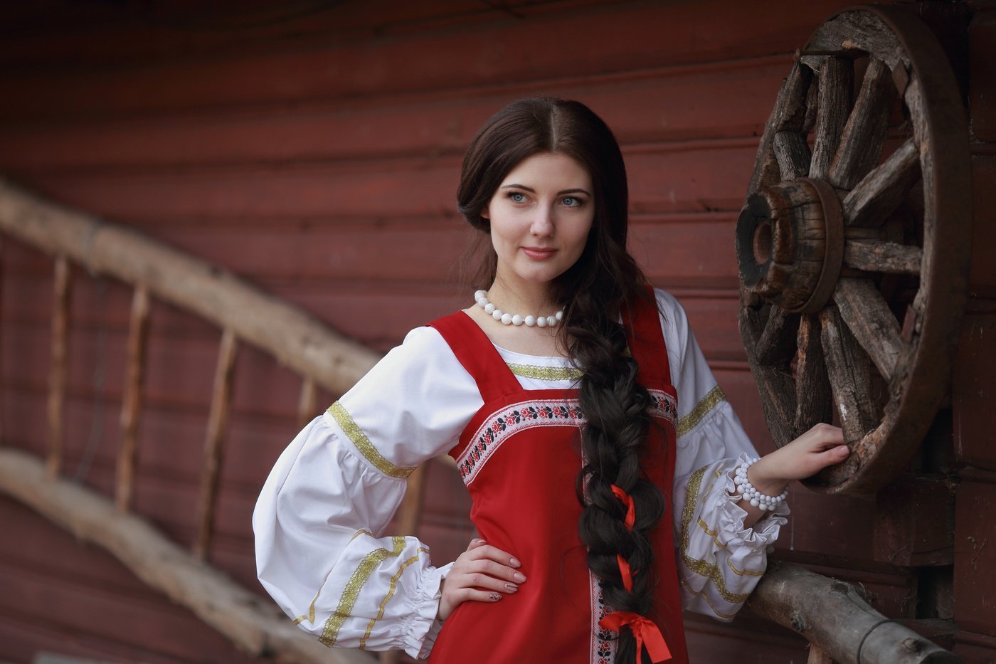 Girls in Slavic costumes in Shiraz