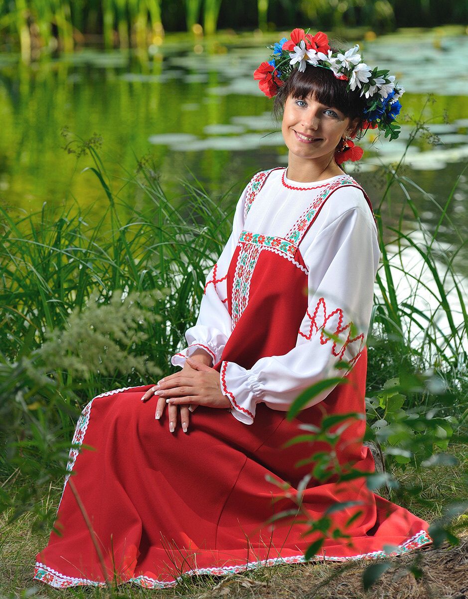 Beautiful girl Girls in Slavic costumes in Shiraz