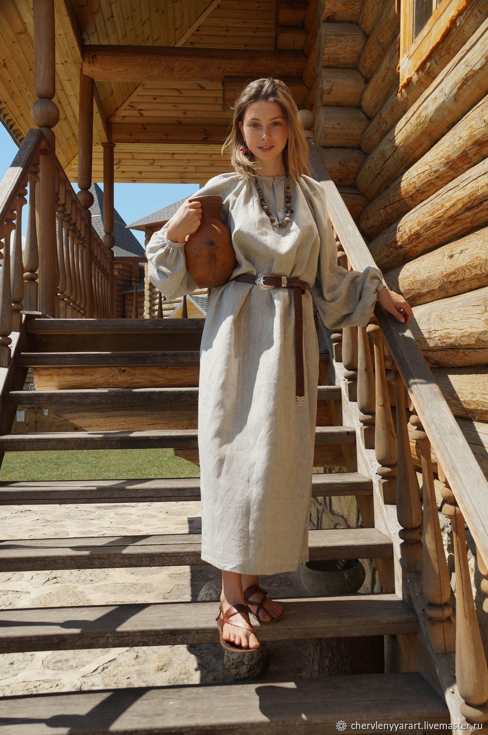 Girls in Slavic costumes in Shiraz