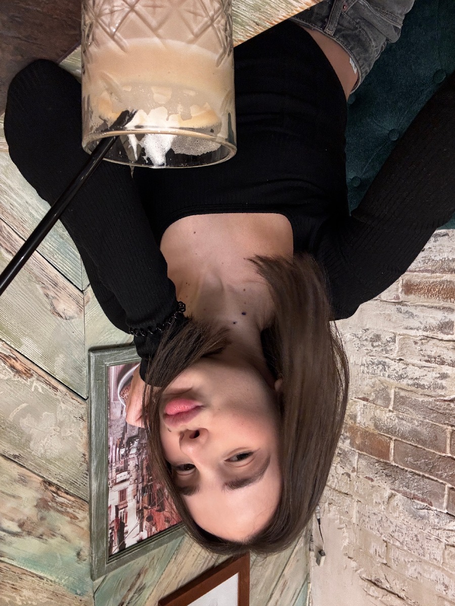 Fresh photos, fresh mood — Tina online in Shiraz